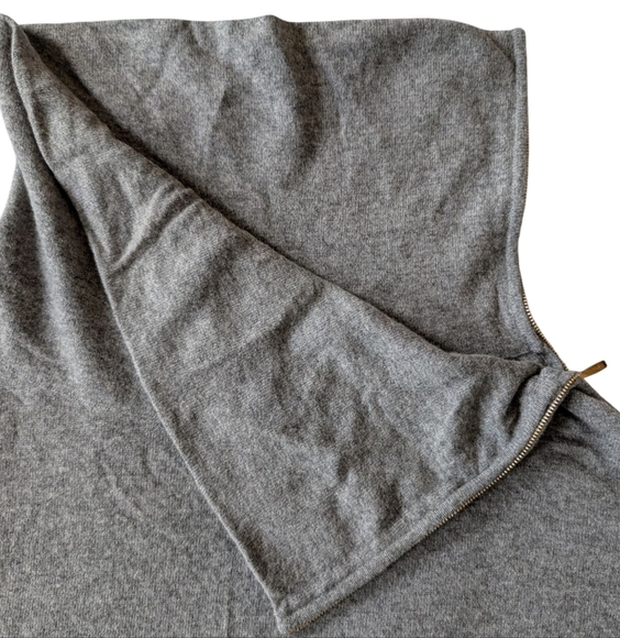 Escada Gray Turtleneck Sleeveless Sweater with Black Floral Applique sz M - Picture 4 of 8